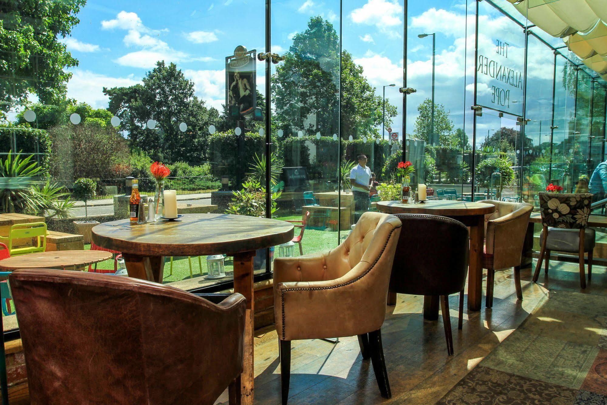 The Alexander Pope Hotel تويكنهام المظهر الخارجي الصورة